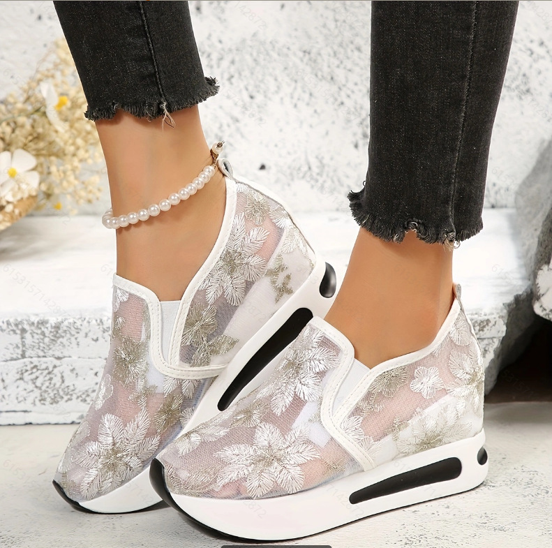 Running Gear Ladies - レースフラットプラットフォーム女性スポーツシューズメッシュ通気性スニーカー夏の新しいカジュアルサンダルランニングビーチロッキングダンスシューズ