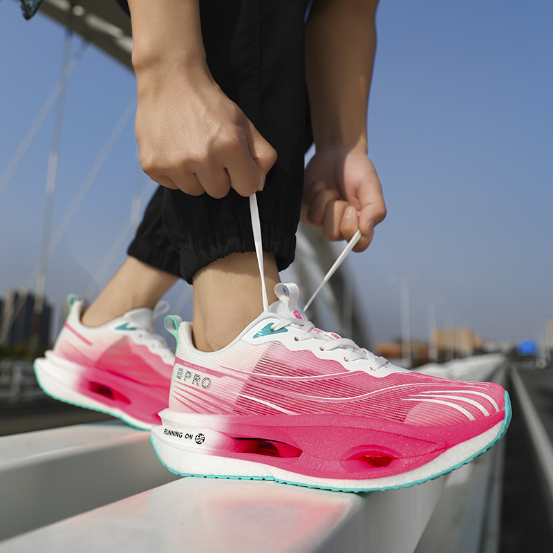 メンズスポーツシューズ カーボンプレートランニングシューズ  - Running Gear Ladies のレビューと価格